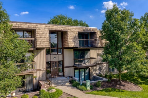 Tiny photo for 9600 Cove Drive #B6, North Royalton, OH 44133 (MLS # 5238787)