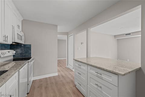 Tiny photo for 9600 Cove Drive #B6, North Royalton, OH 44133 (MLS # 5238787)