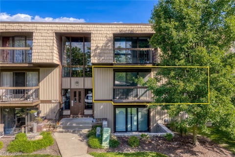 Tiny photo for 9600 Cove Drive #B6, North Royalton, OH 44133 (MLS # 5238787)