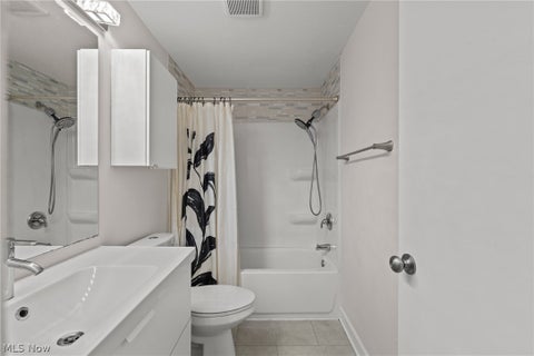 Tiny photo for 9600 Cove Drive #B6, North Royalton, OH 44133 (MLS # 5238787)