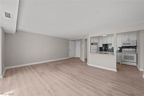 Tiny photo for 9600 Cove Drive #B6, North Royalton, OH 44133 (MLS # 5238787)