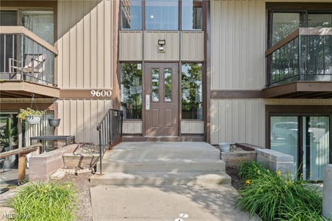 Tiny photo for 9600 Cove Drive #B6, North Royalton, OH 44133 (MLS # 5238787)
