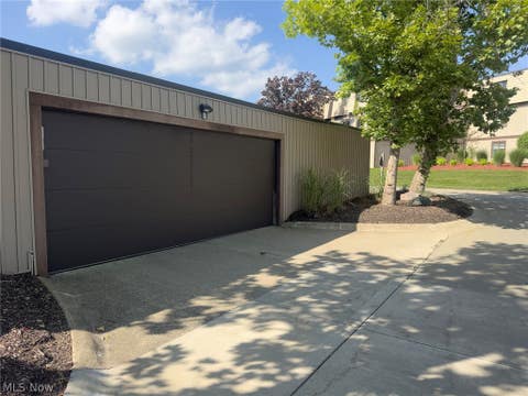 Tiny photo for 9600 Cove Drive #B6, North Royalton, OH 44133 (MLS # 5238787)