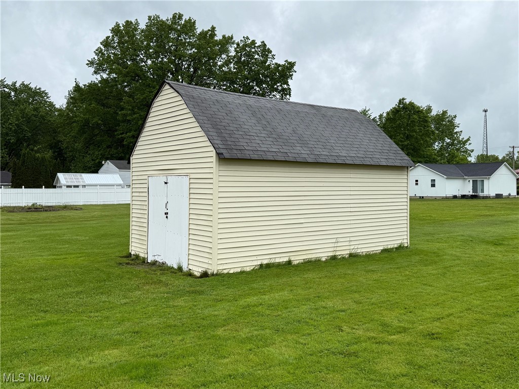 2471 Weir Road, Warren, Ohio image 5
