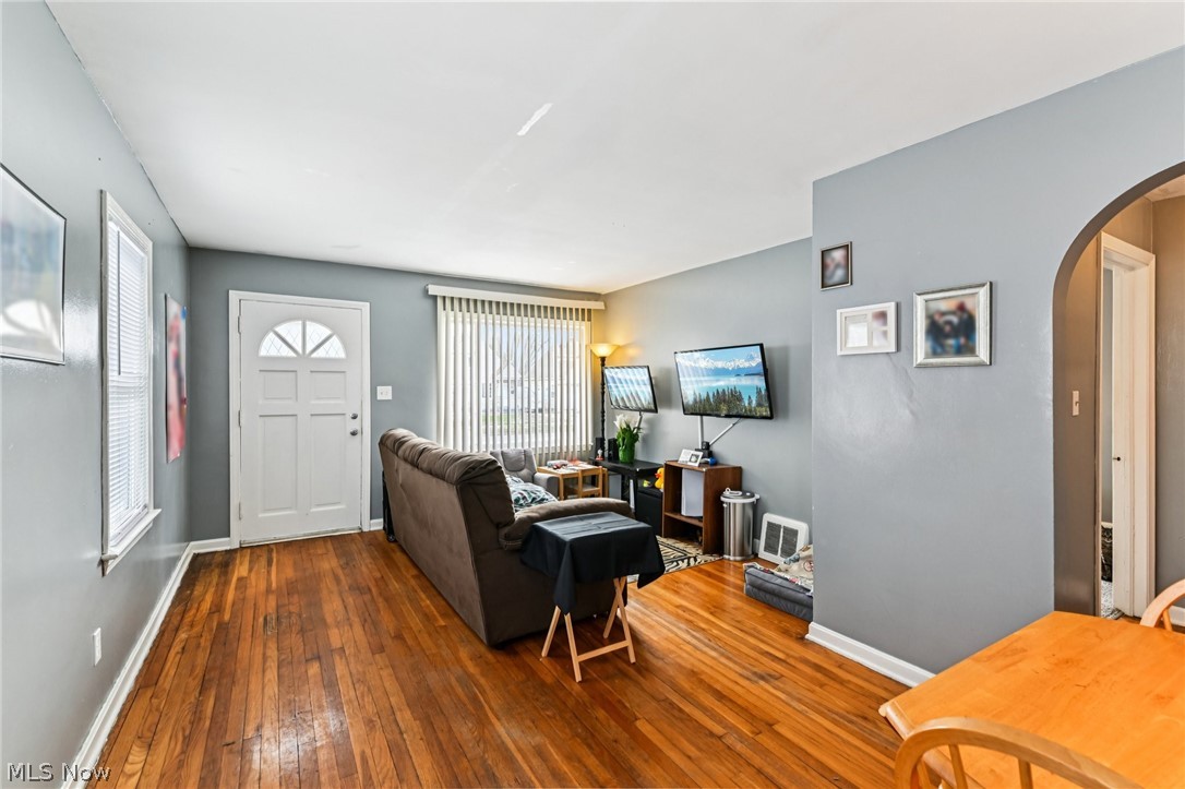 870 E Archwood Avenue