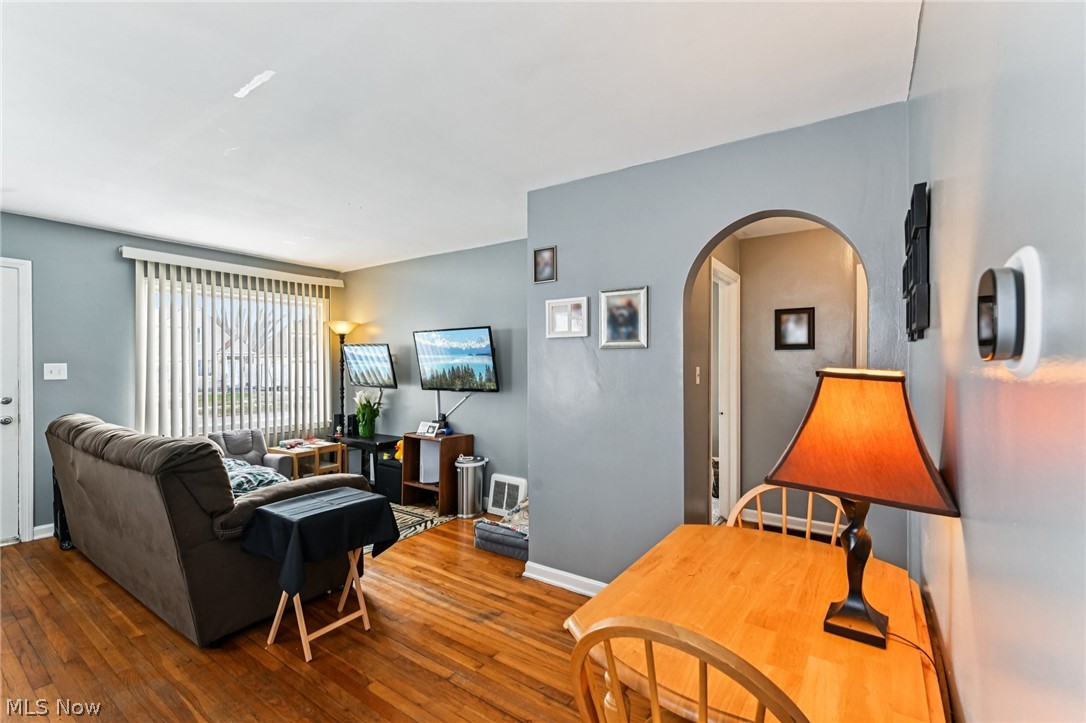 870 E Archwood Avenue