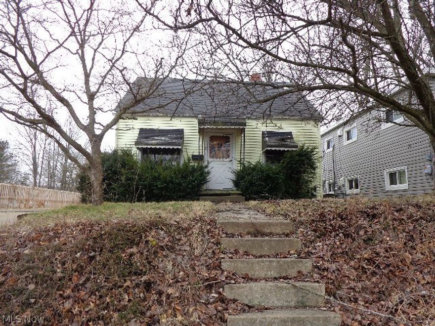 This 2 bedroom 1 bath bungalow located in Wooster. The interior is outdated and really needs a makeover. Perfect for someone who wants to downsize or an investor. Close to downtown and all the amenities. Bring your imagination!