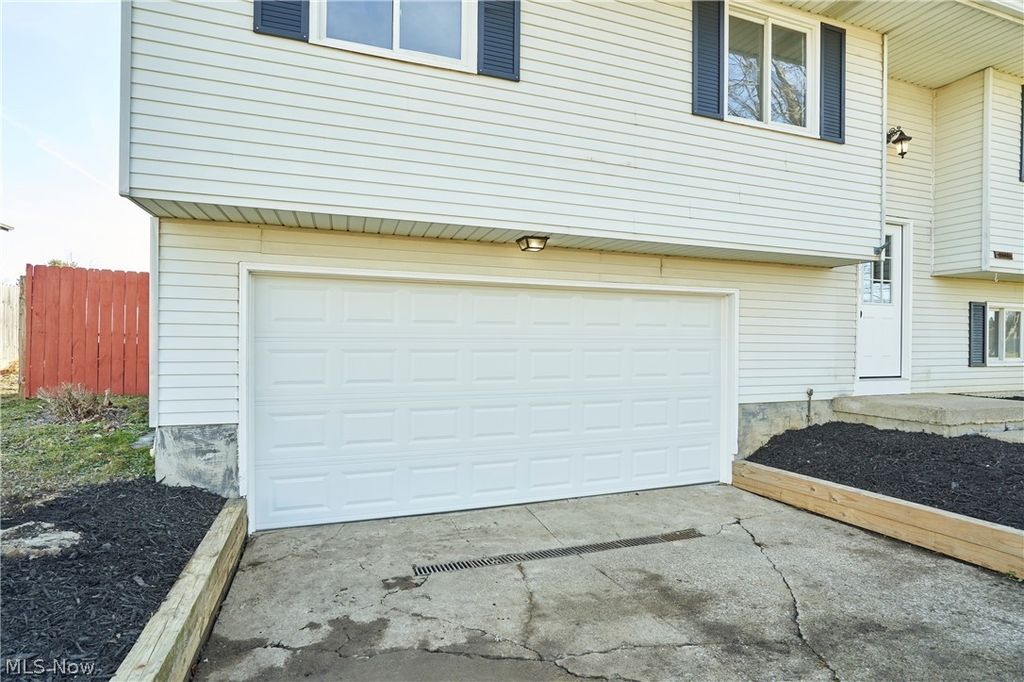 Photo of 1661 Devonshire Drive, Brunswick, OH 44212 (MLS # 5190287)