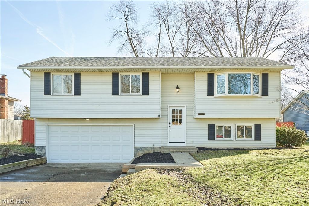 Photo of 1661 Devonshire Drive, Brunswick, OH 44212 (MLS # 5190287)