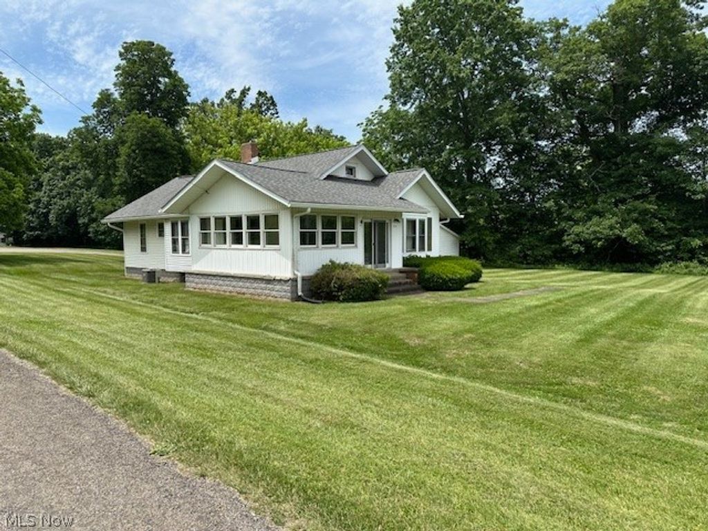 Photo of 3875 Roseville Road, Zanesville, OH 43701 (MLS # 5203010)