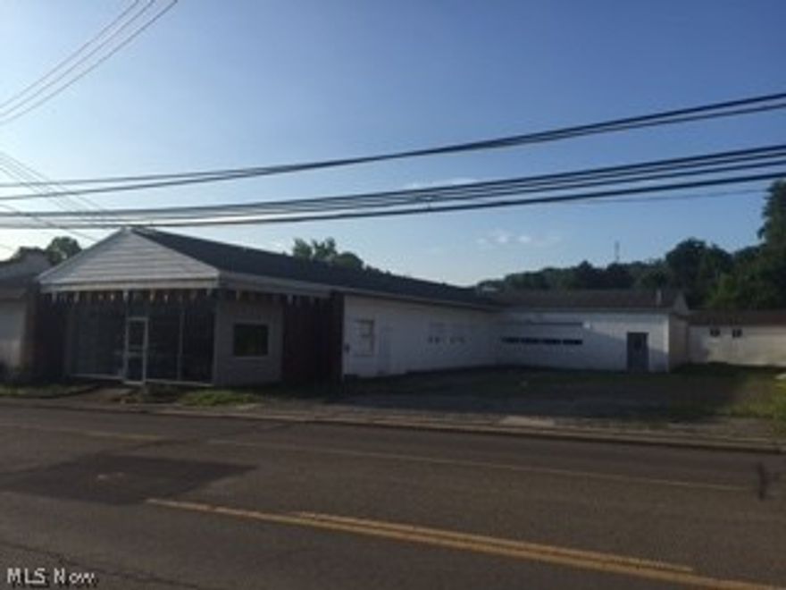 3200 square feet Block building.  Lot next to property goes with building.  Building suited for a multitude of businesses.