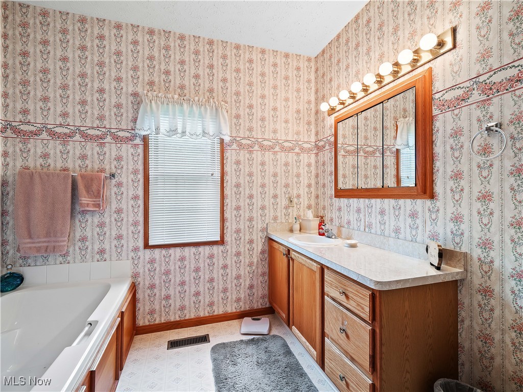 4278 Fall Lake Drive, Avon, Ohio image 25