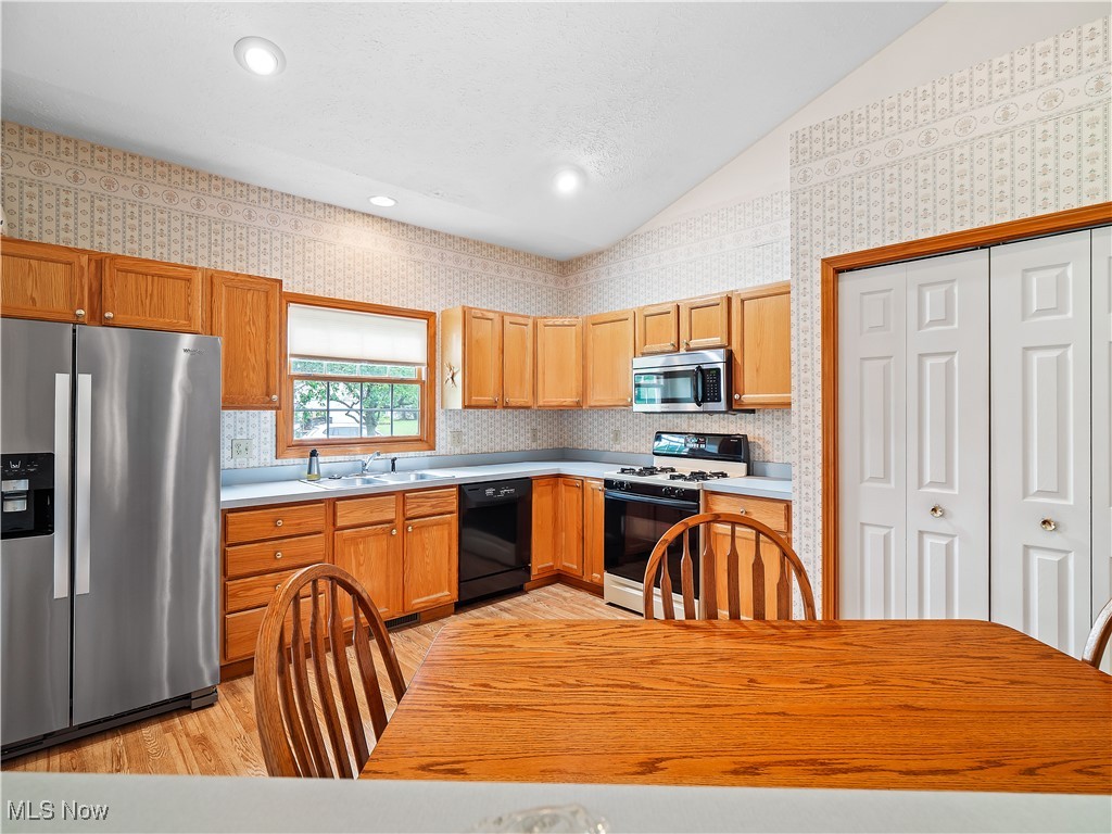 4278 Fall Lake Drive, Avon, Ohio image 14