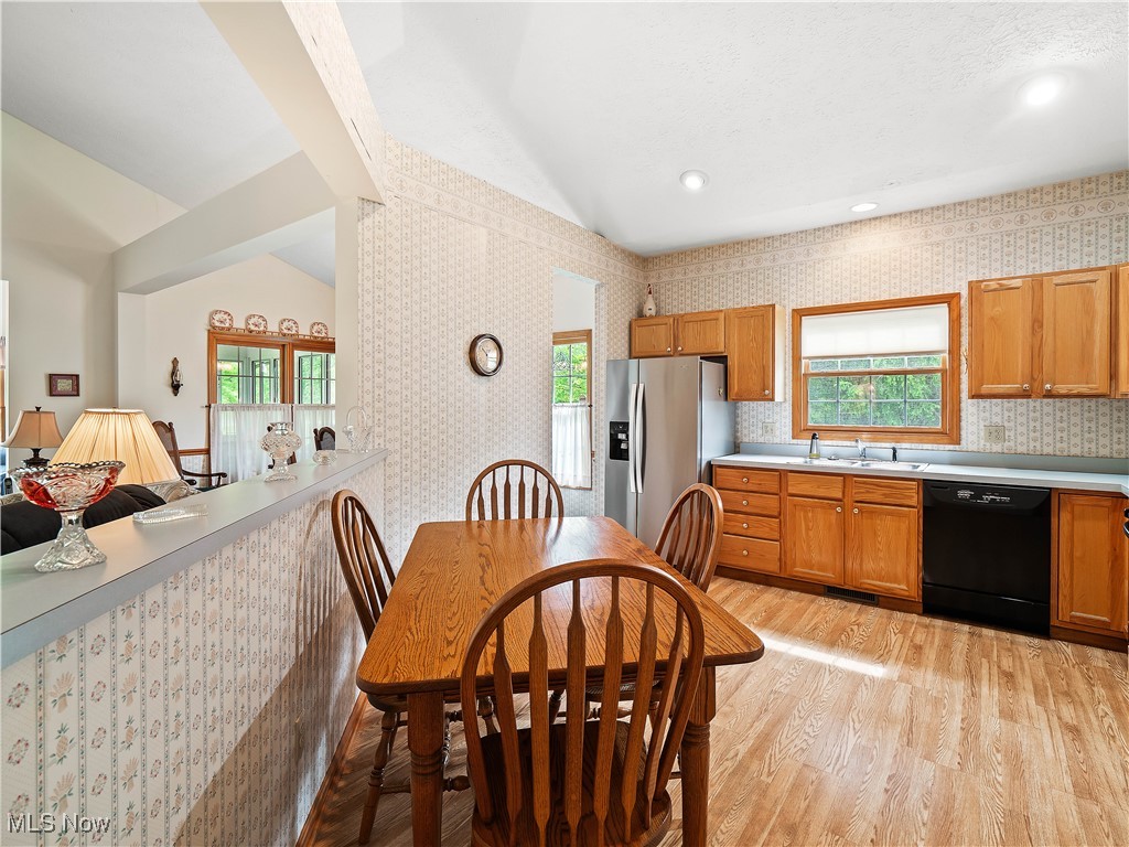 4278 Fall Lake Drive, Avon, Ohio image 16