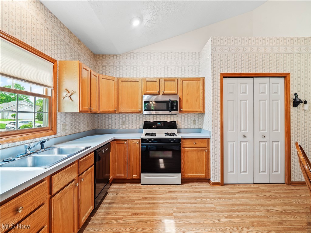 4278 Fall Lake Drive, Avon, Ohio image 17
