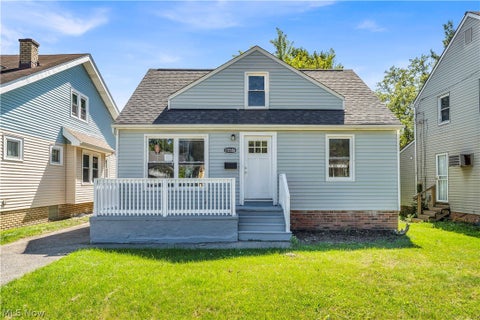Photo of 15506 Westview Avenue, Cleveland, OH 44128 (MLS # 5246514)