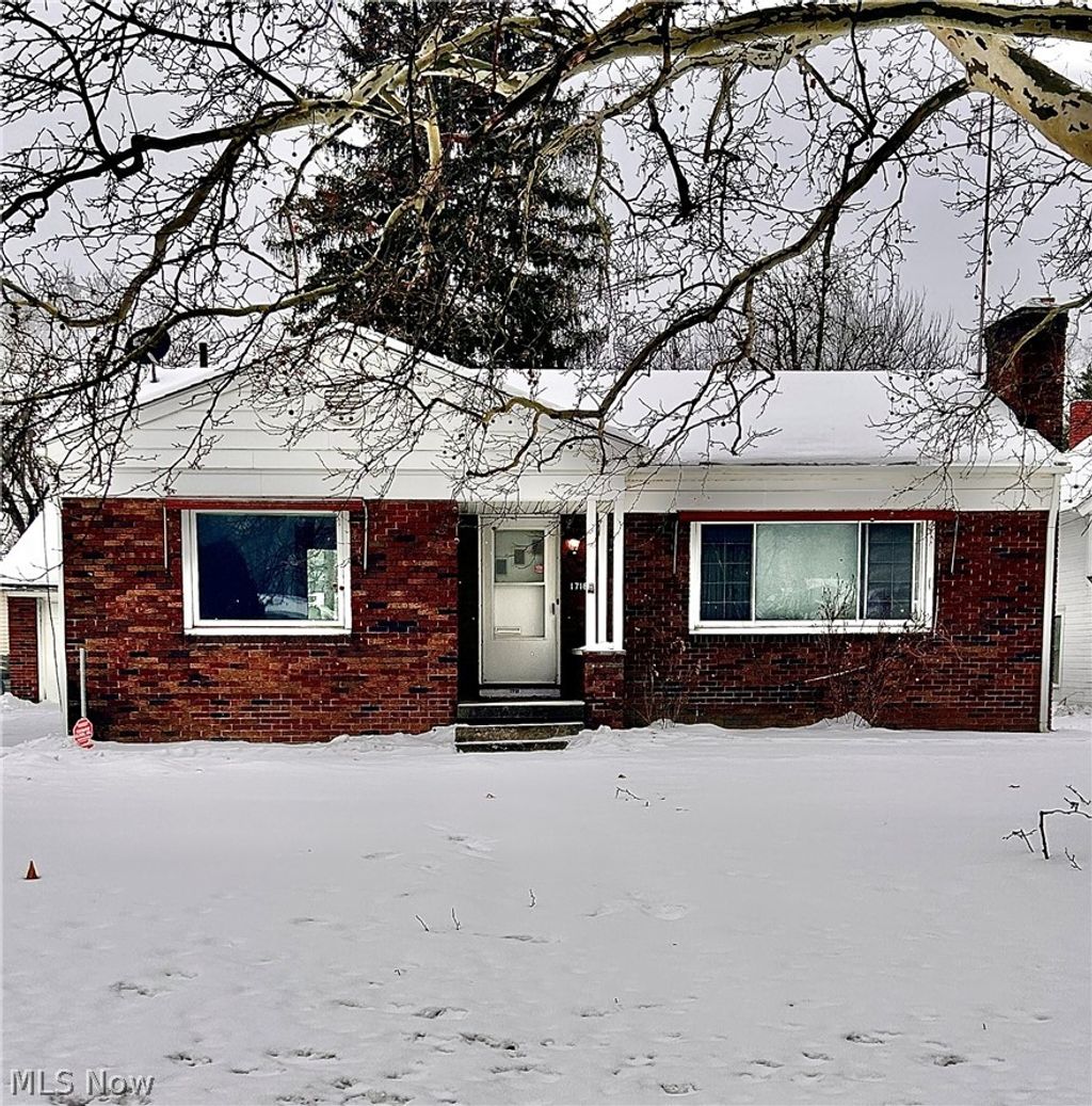 Photo of 1718 Parkman Road NW, Warren, OH 44485 (MLS # 5185179)