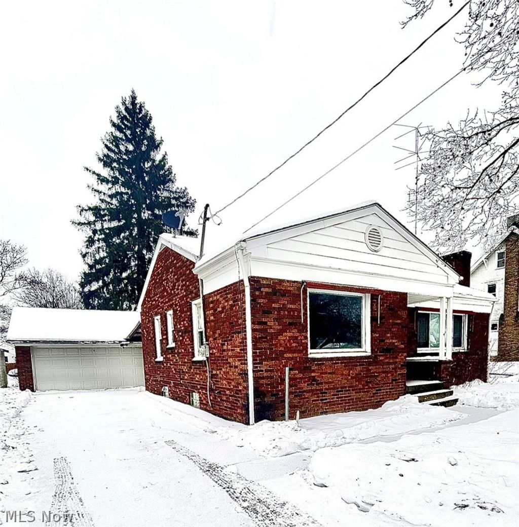 Photo of 1718 Parkman Road NW, Warren, OH 44485 (MLS # 5185179)