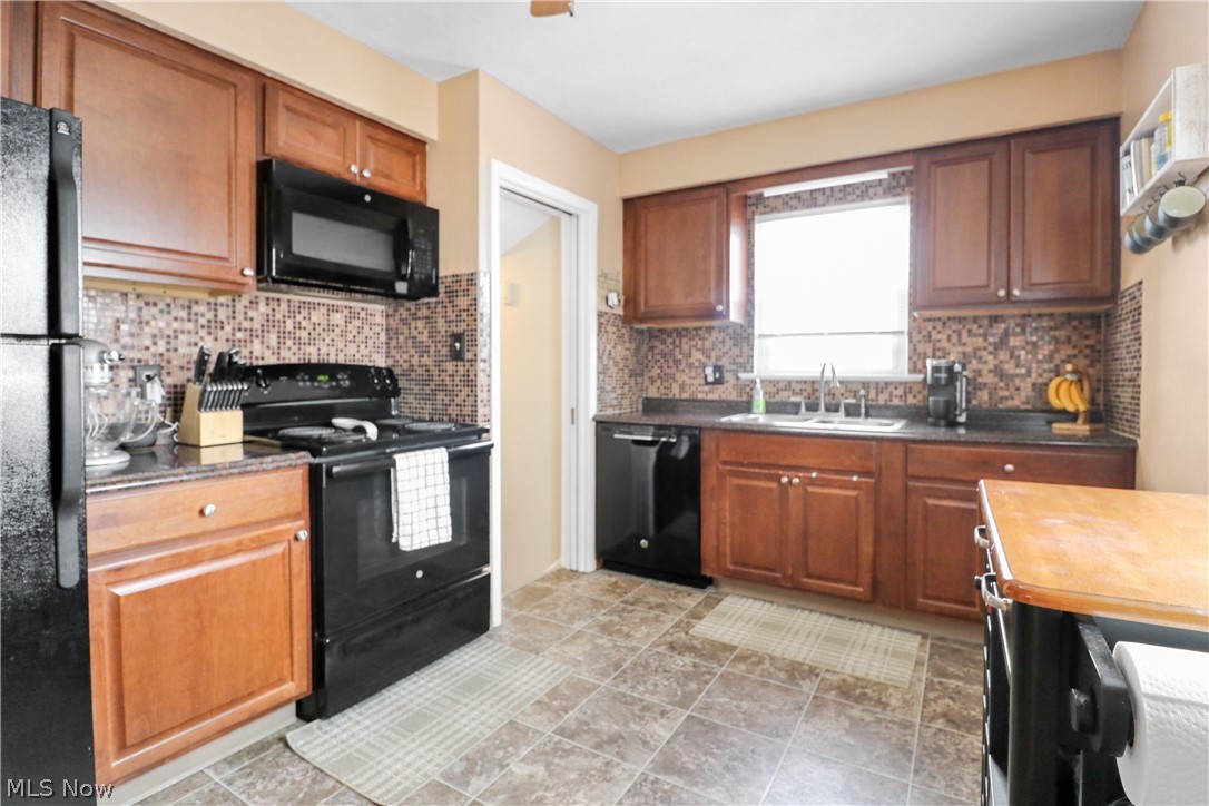 Frank J Basiles Glamer Drive - Residential