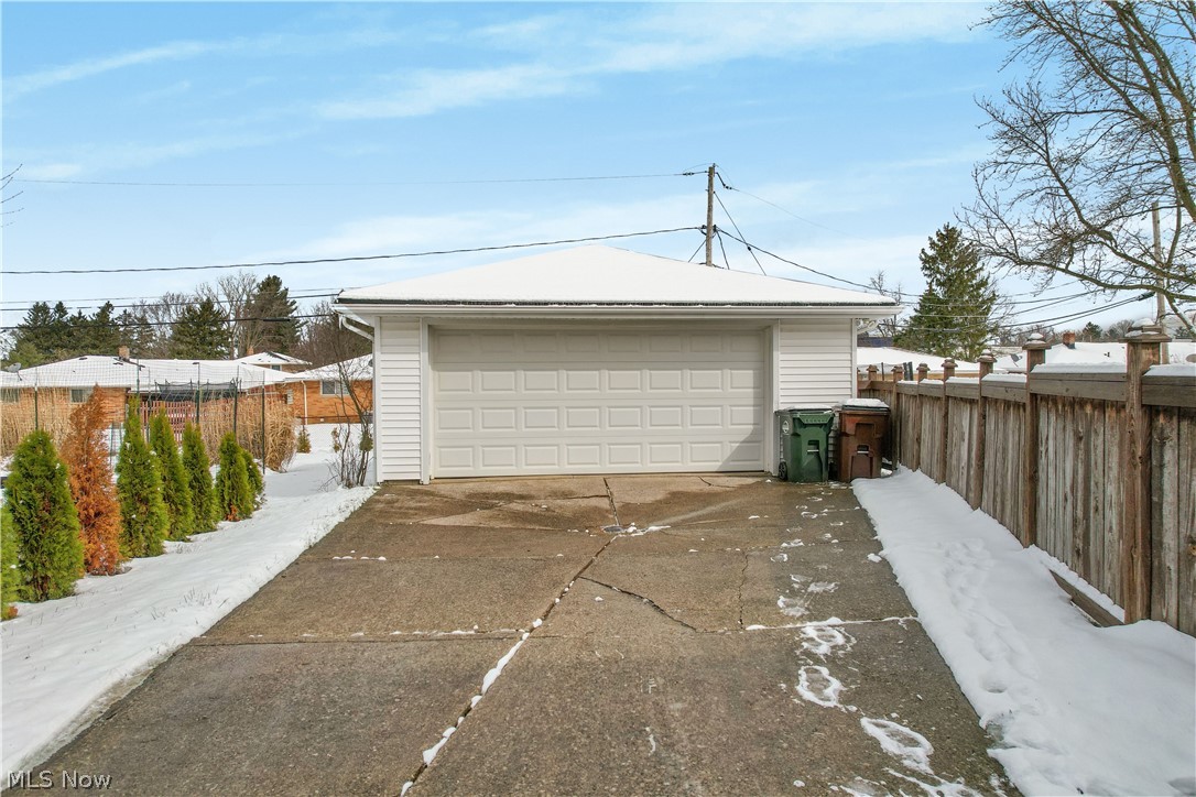 Frank J Basiles Glamer Drive - Residential