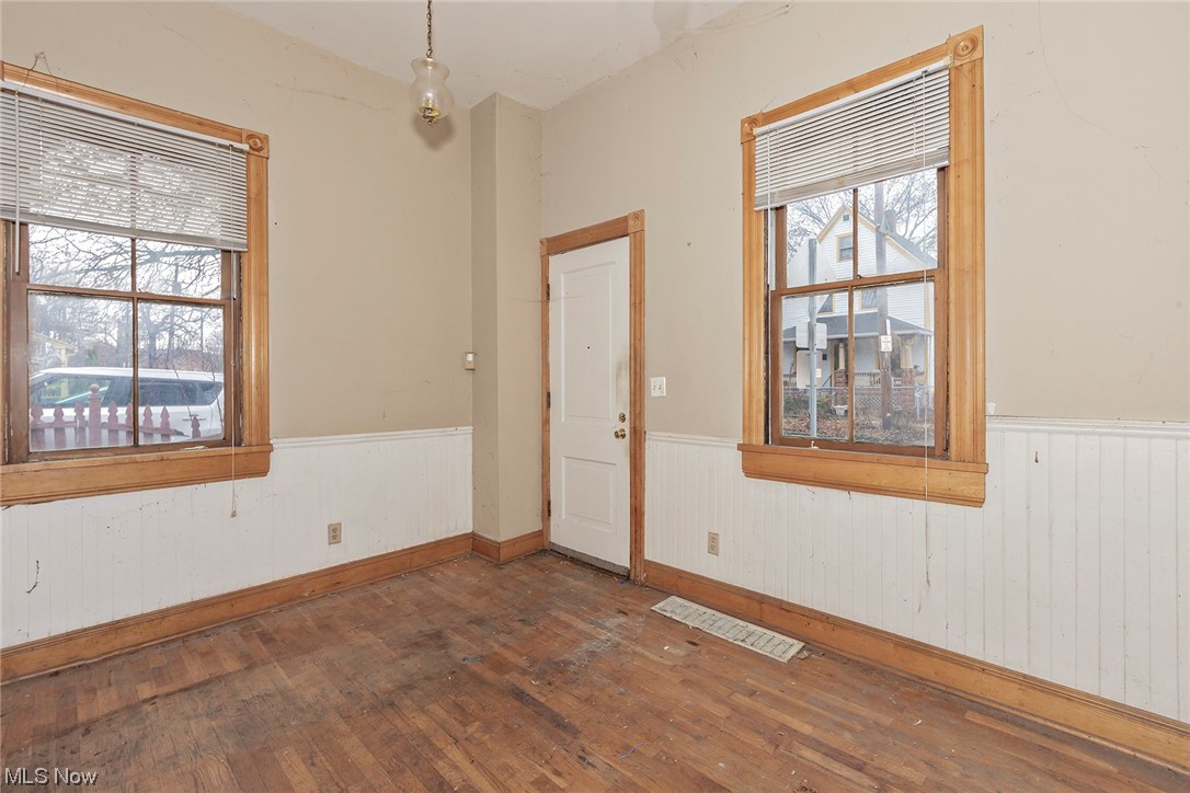 James M Hoyts & J Wade Jrs A - Residential Income