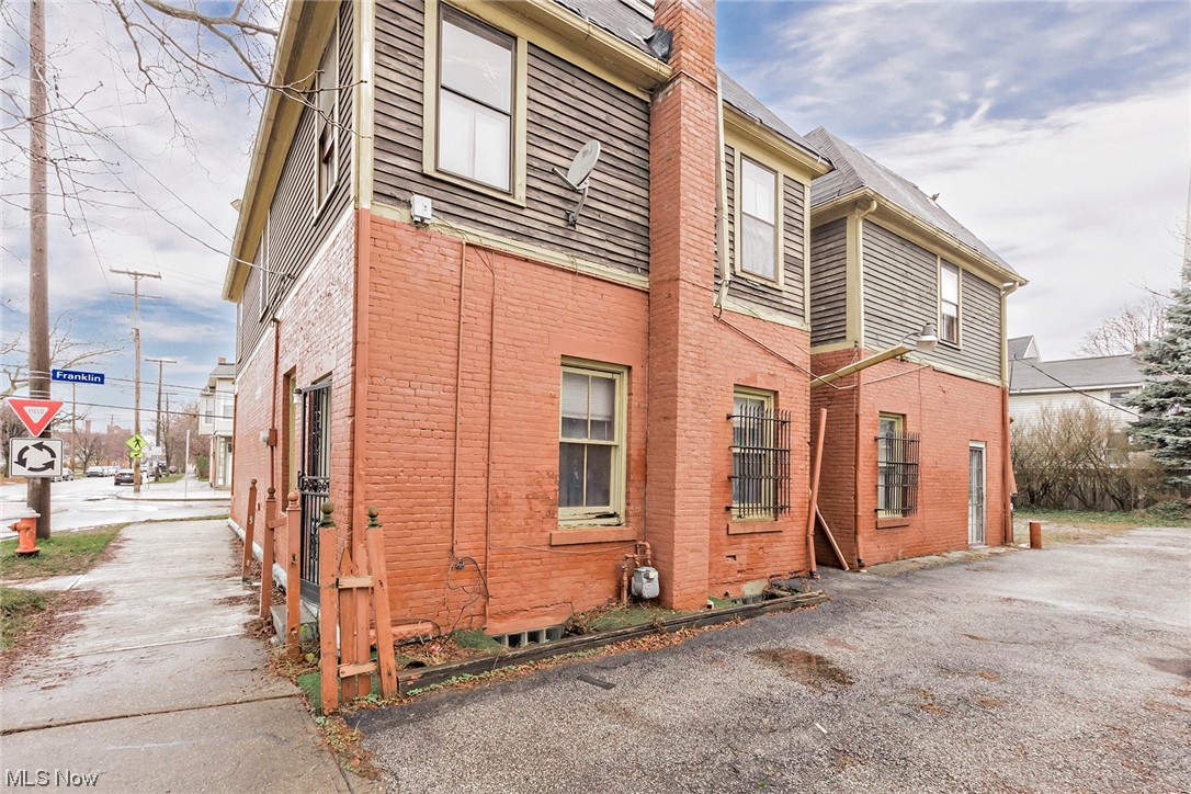 James M Hoyts & J Wade Jrs A - Residential Income