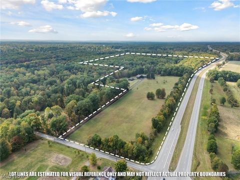 Tiny photo for 550 Warner Road SE, Vienna, OH 44403 (MLS # 5187925)