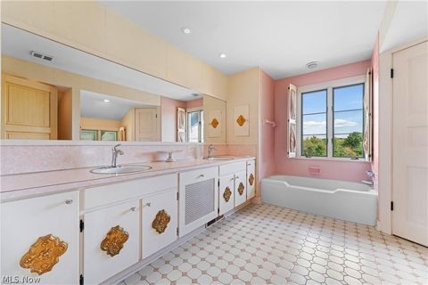 Tiny photo for 550 Warner Road SE, Vienna, OH 44403 (MLS # 5187925)