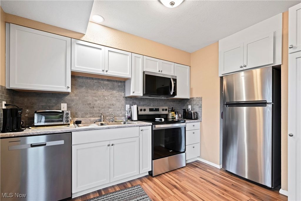 Photo of 700 Lakeview Drive, Cortland, OH 44410 (MLS # 5183664)