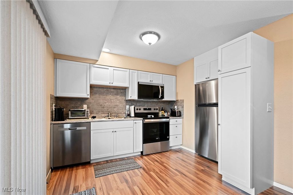 Photo of 700 Lakeview Drive, Cortland, OH 44410 (MLS # 5183664)