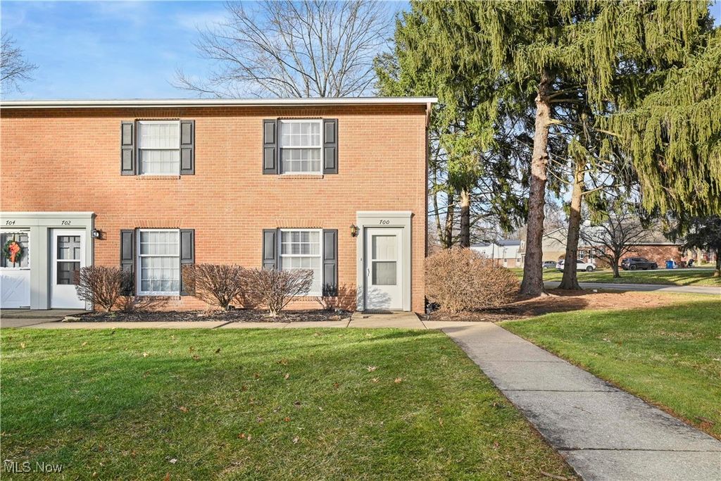 Photo of 700 Lakeview Drive, Cortland, OH 44410 (MLS # 5183664)