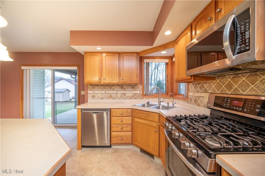 Photo of 125 Edgewater Drive, Austintown, OH 44515 (MLS # 5178772)