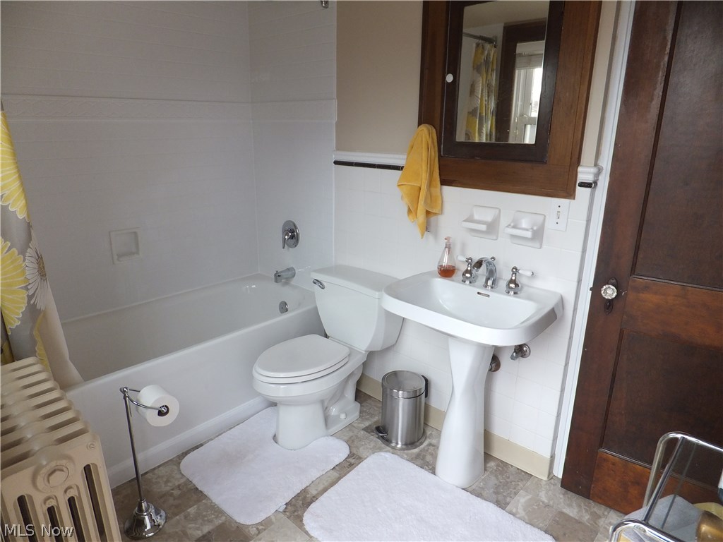 Cleveland Heights Blvd - Residential