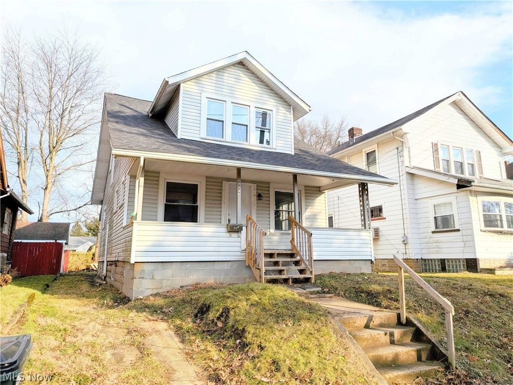 Photo of 864 10th Street NE, Massillon, OH 44646 (MLS # 5211991)