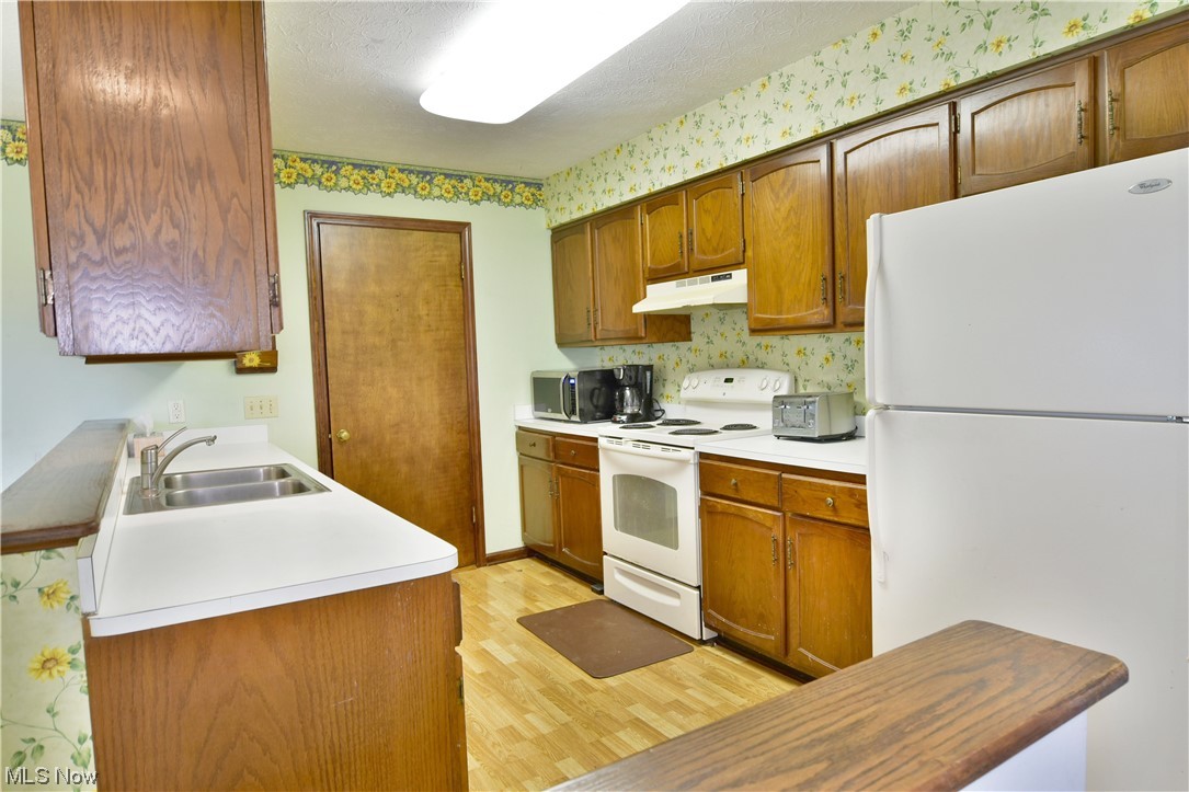 Hyde-Oakfield Road - Residential