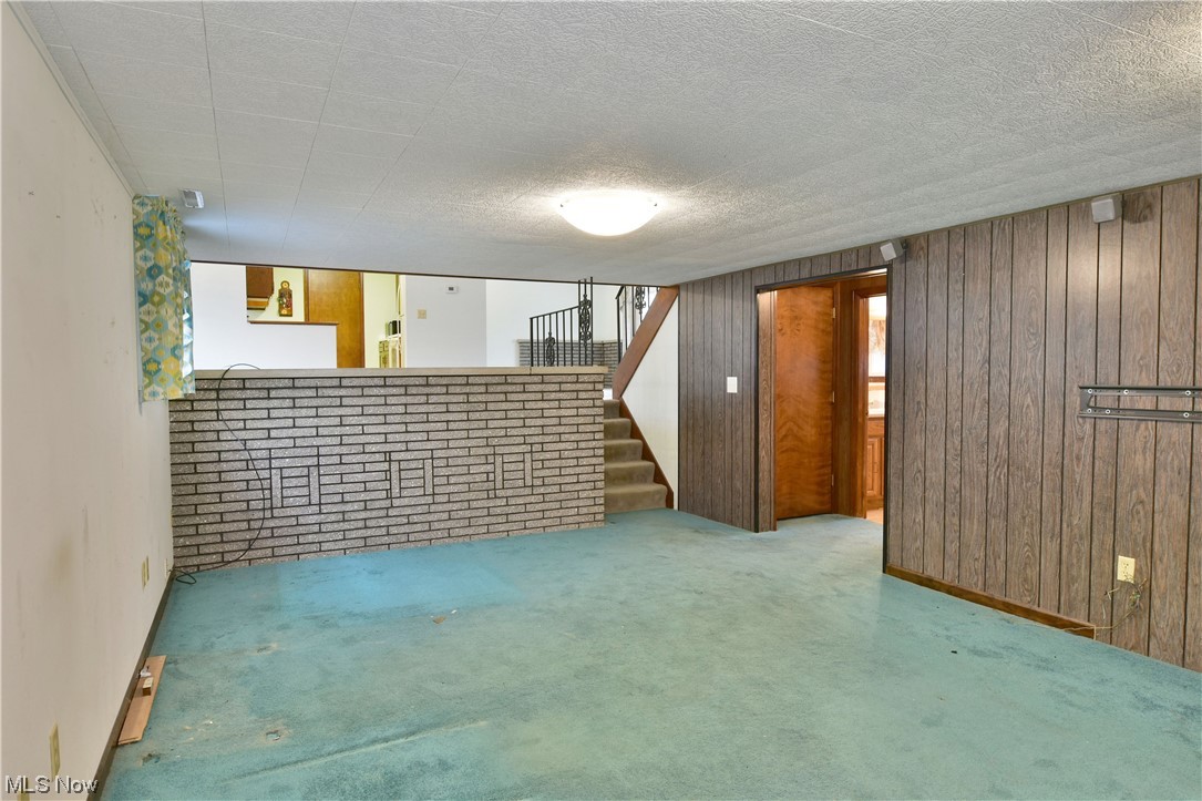 Hyde-Oakfield Road - Residential