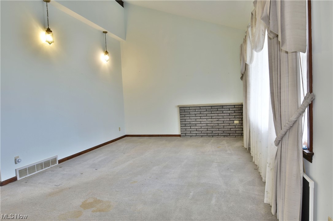 Hyde-Oakfield Road - Residential