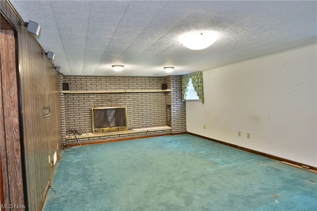 Hyde-Oakfield Road - Residential