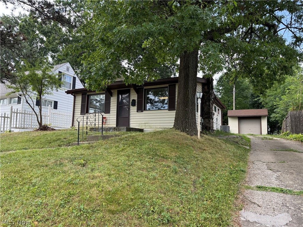 Photo of 1818 Schiller Avenue, Cuyahoga Falls, OH 44223 (MLS # 5222999)