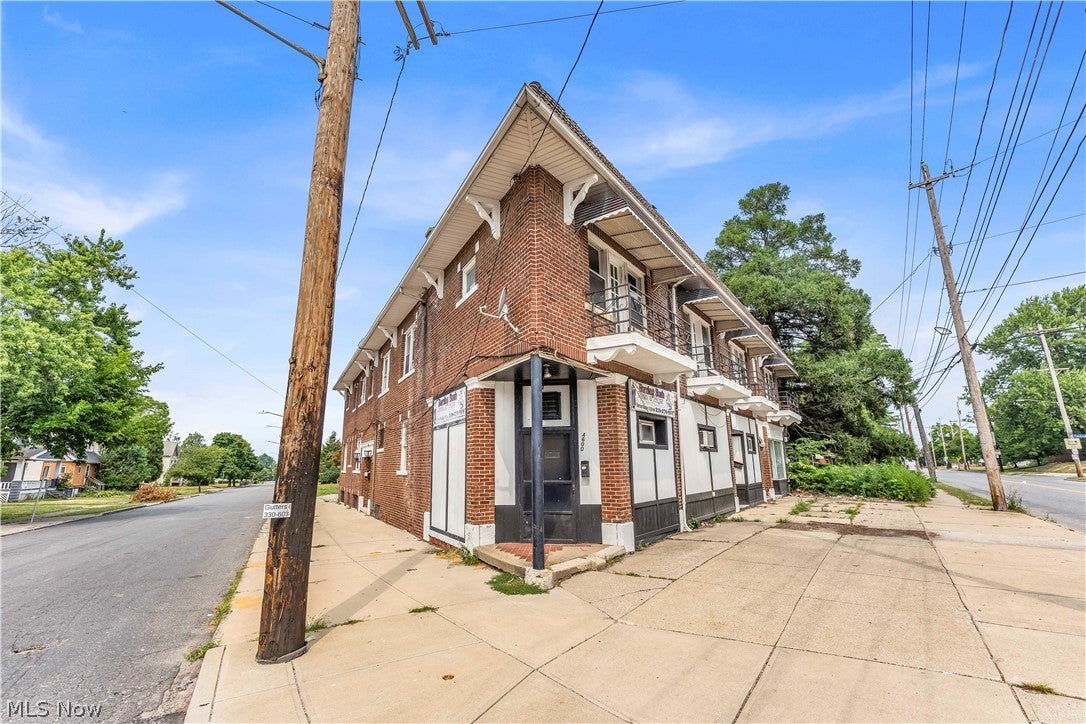 4600 Grand Division Avenue 9