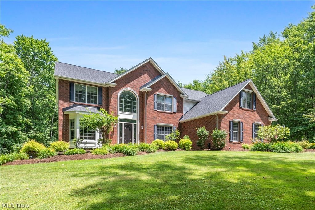 Photo of 9305 Roryanna Drive, Chardon, OH 44024 (MLS # 5225402)