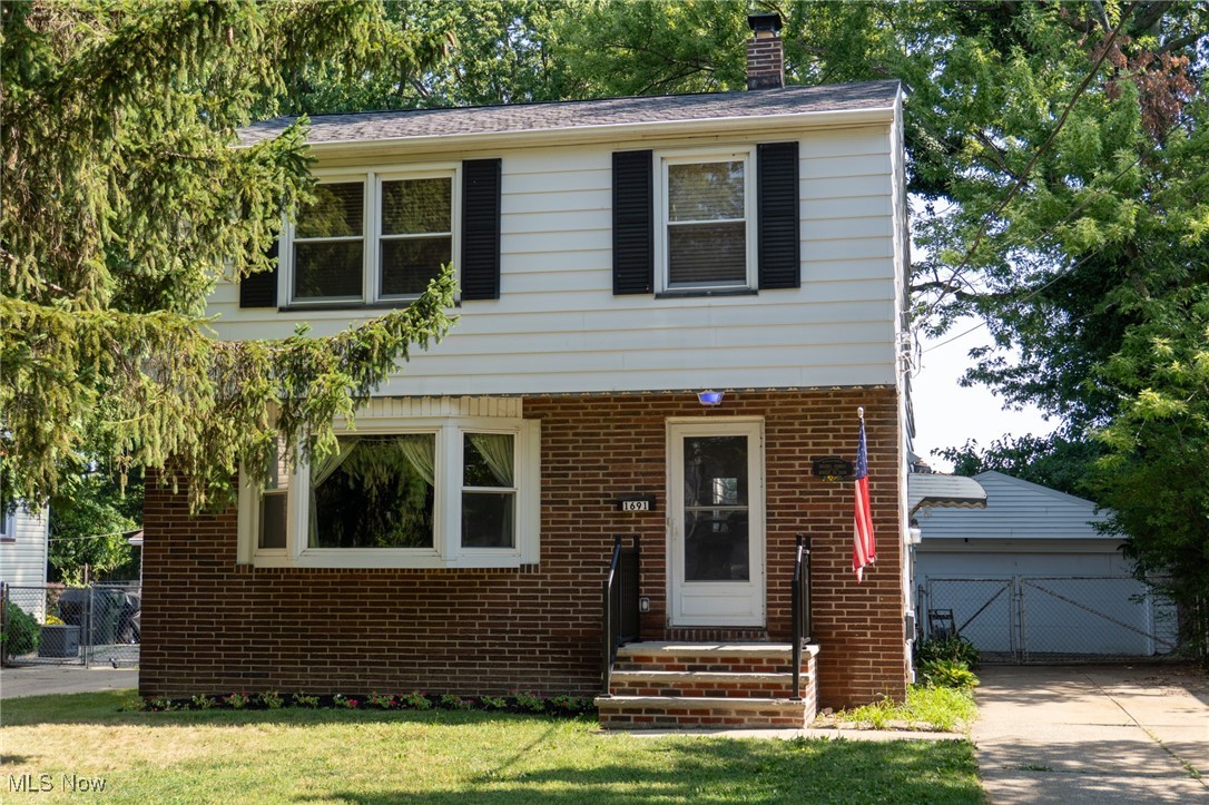 Welcome to this charming, well-maintained, purposefully updated Wickliffe colonial. This home boasts hardwood flooring throughout the main and upper levels, offers 3 bedrooms, a cozy family room, great sized recreation room and has a perfect yard to enjoy relaxing in and/or entertaining. A Sump pump installed in 2023, new furnace and air conditioning installed in 2017, updated gutters & downspouts and partially finished basement remodel completed in 2020 to name a few of the more recent updates completed. This is a must see - in a great location, schedule your showing today!
The refrigerator in the basement will not be included with the sale of the house.
