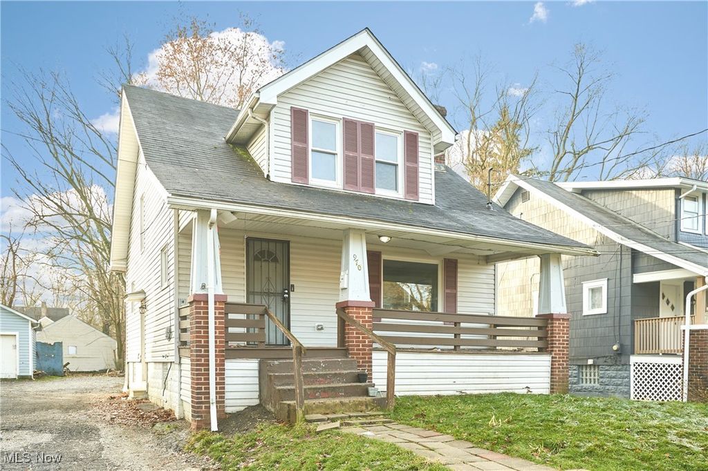 Photo of 970 Hunt Street, Akron, OH 44306 (MLS # 5176908)