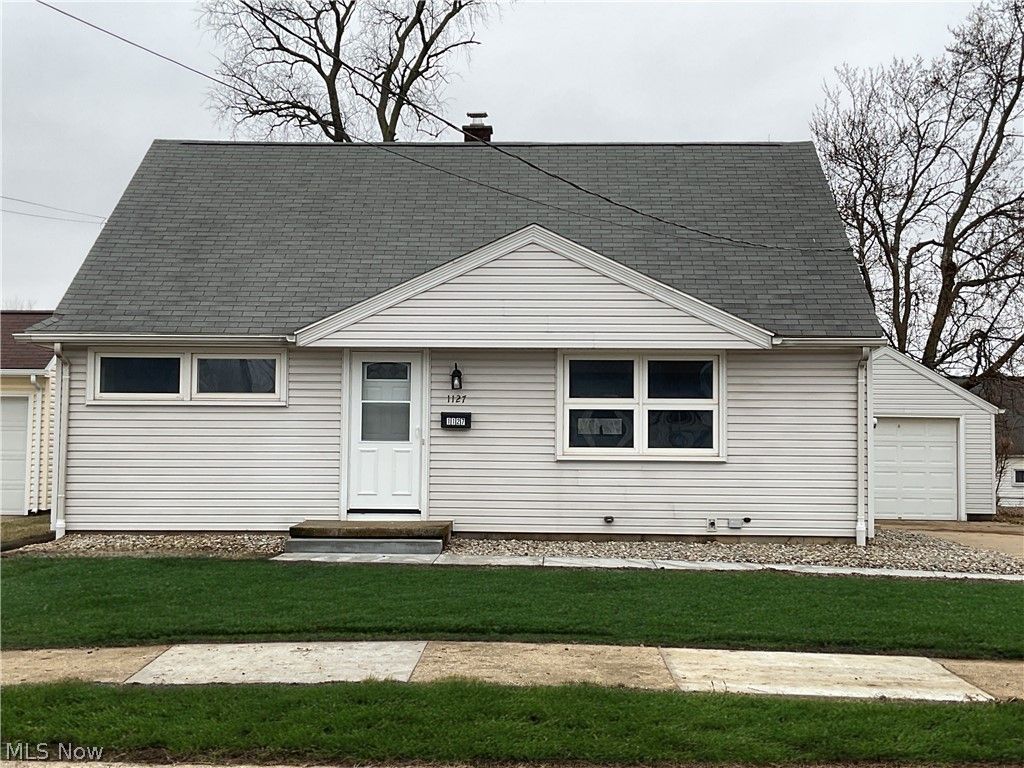Photo of 1127 Valleyview Avenue SW, Canton, OH 44710 (MLS # 5191357)