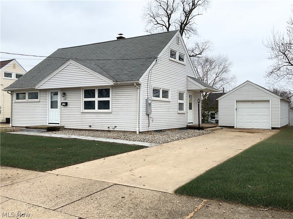Photo of 1127 Valleyview Avenue SW, Canton, OH 44710 (MLS # 5191357)