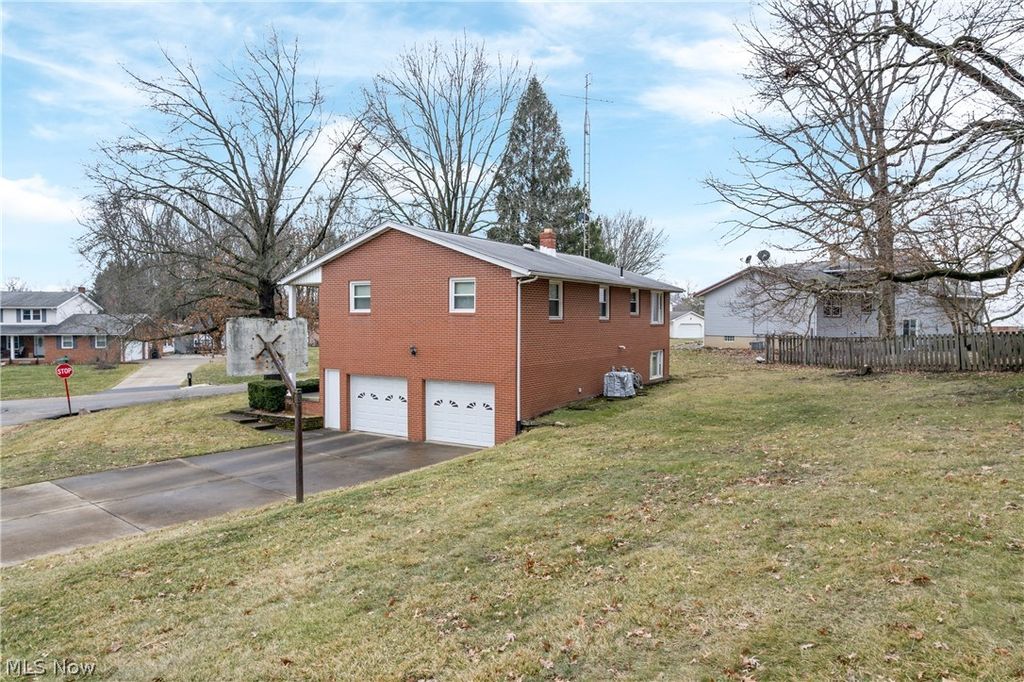 Photo of 2892 Chadwick Street NW, Massillon, OH 44646 (MLS # 5193123)