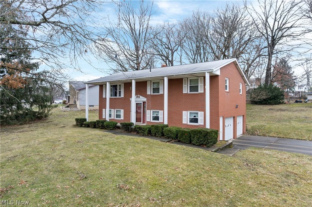 Photo of 2892 Chadwick Street NW, Massillon, OH 44646 (MLS # 5193123)