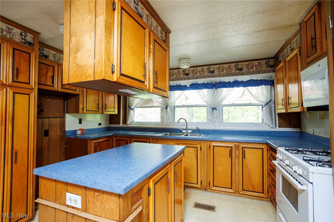 1810 Cassingham Hollow Drive, Coshocton, Ohio image 7