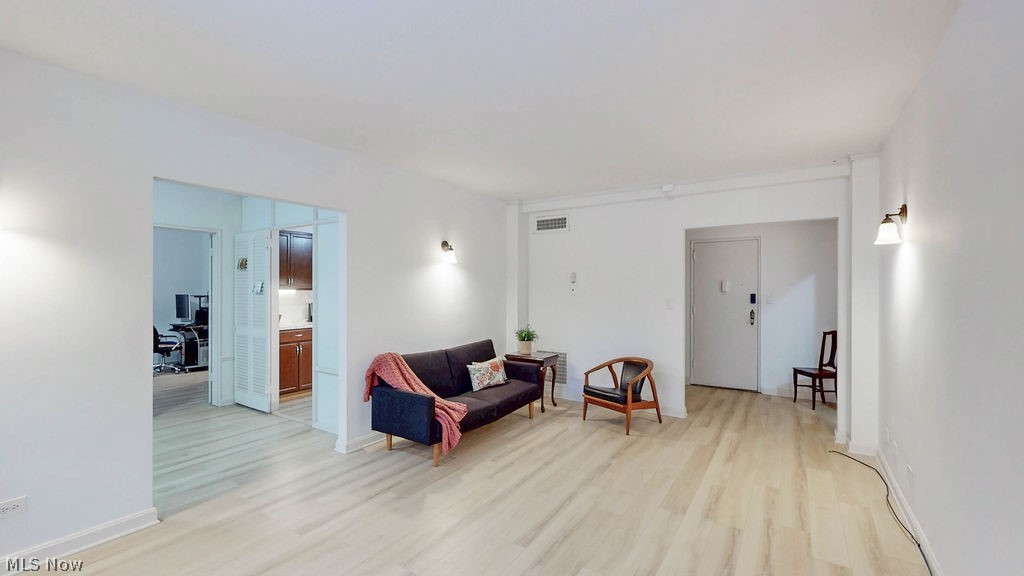 13800 Fairhill Road 203