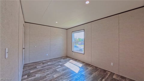 Tiny photo for 1006 south park circle CIR, Brookfield, OH 44403 (MLS # 5240458)